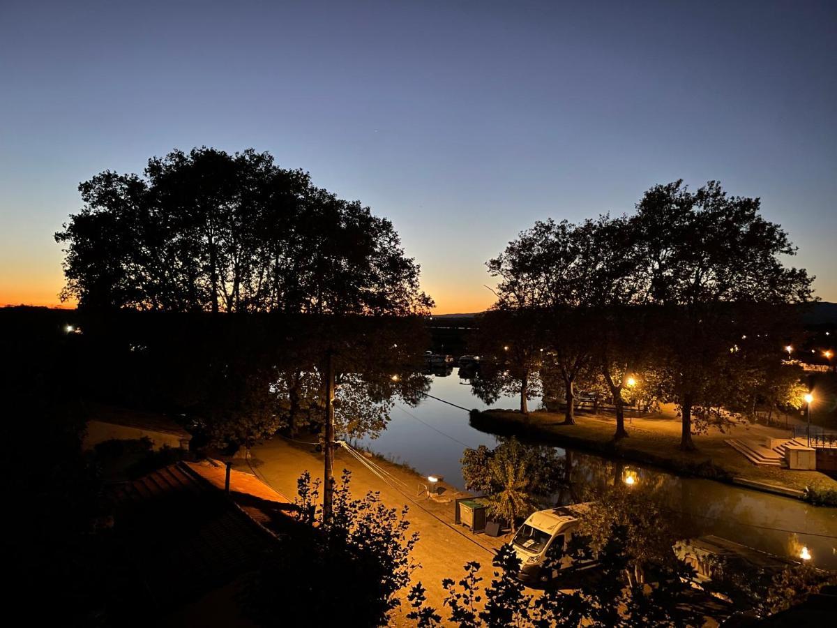 Grosse Ferienwohnung Am Canal Du Midi Mit Dachterrrasse Homps  Exterior photo
